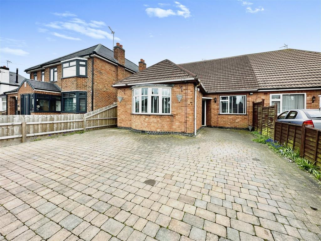 Holmfield Avenue East, Leicester... 3 bed semidetached bungalow £330,000