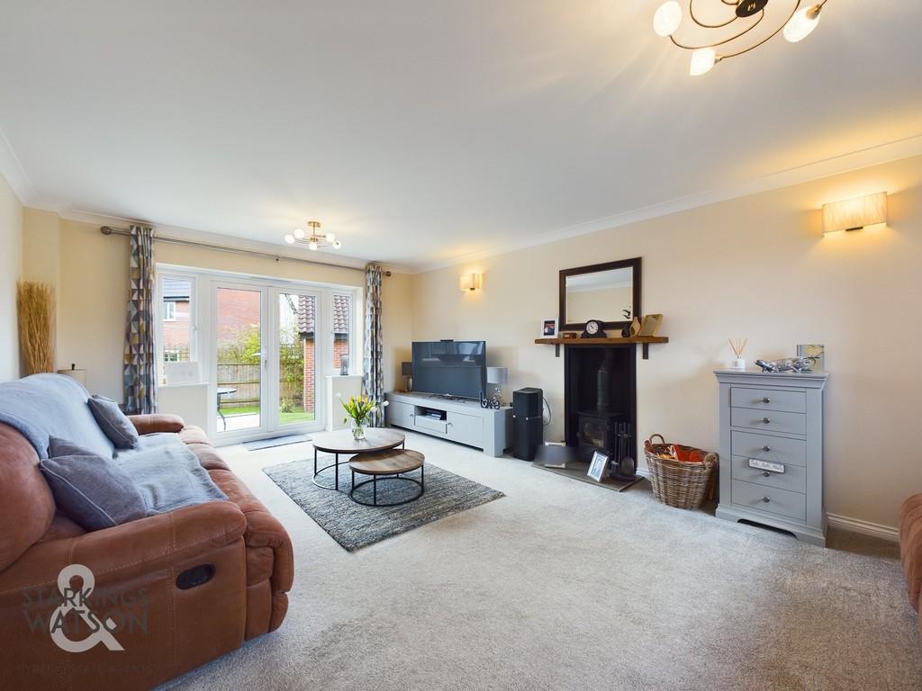 Town Farm Drive, Loddon, Norwich 5 bed detached house for sale £575,000