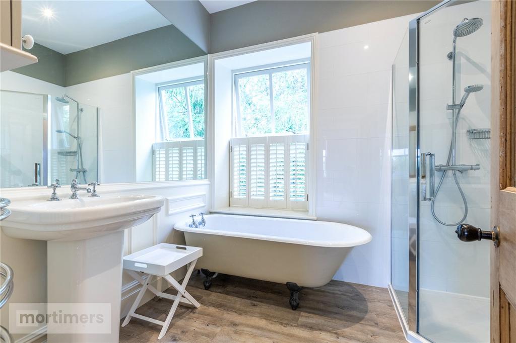 En-Suite Bathroom