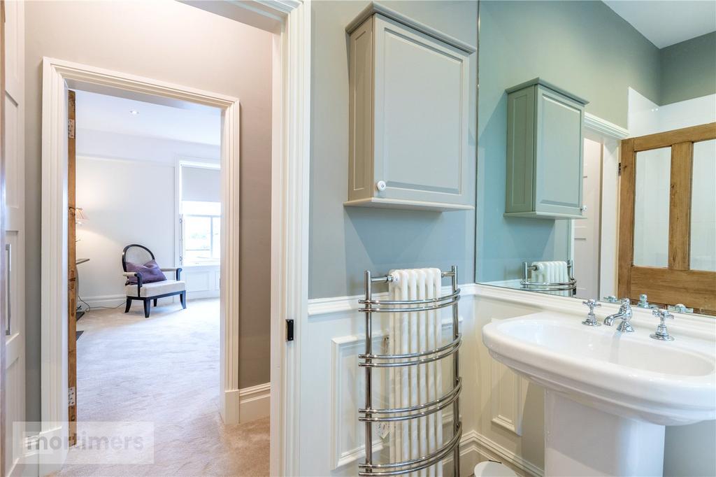 En-Suite Bathroom