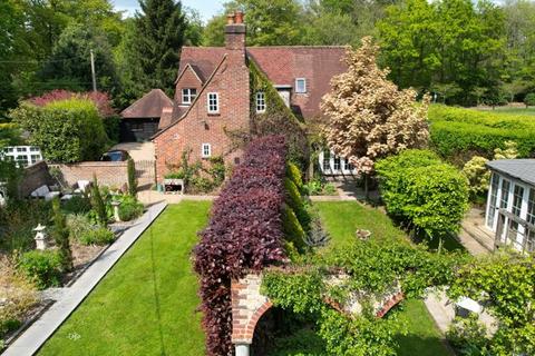 4 bedroom character property for sale - High Pitfold, Hindhead
