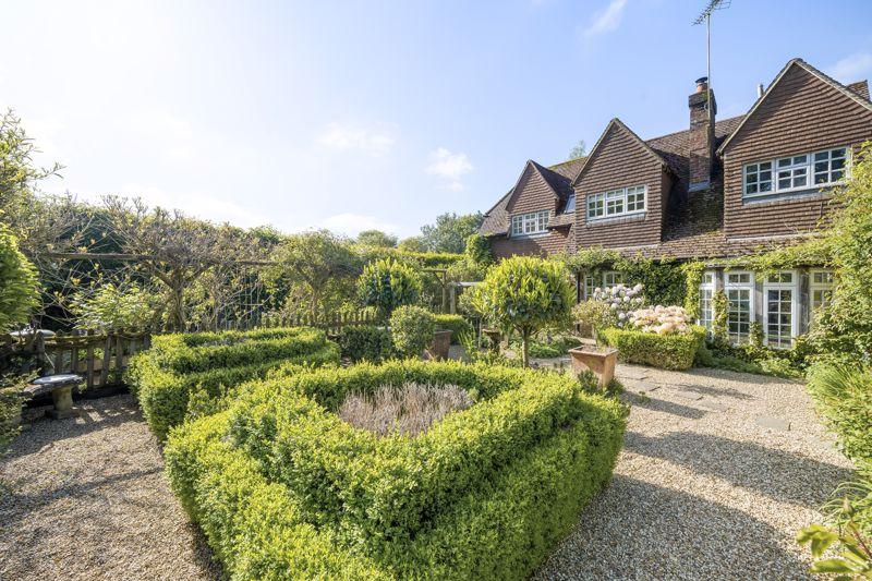 High Pitfold, Hindhead 4 bed character property for sale £1,195,000