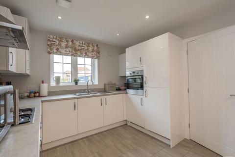 3 bedroom semi-detached house for sale, Woods Road, Chichester