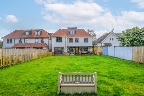 56b Thistledene, Thames Ditton, KT7 0YJ