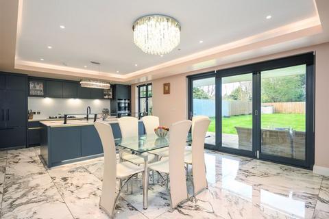 56b Thistledene, Thames Ditton, KT7 0YJ