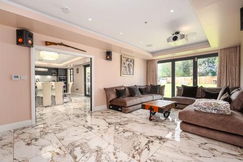 56b Thistledene, Thames Ditton, KT7 0YJ