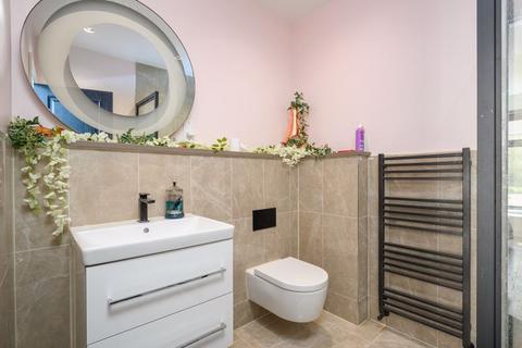 56b Thistledene, Thames Ditton, KT7 0YJ