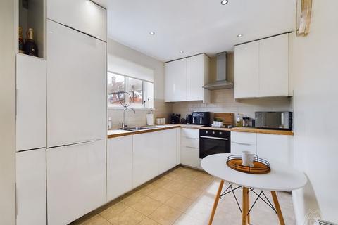 18 Annalee Road, South Ockendon, RM15 5BY