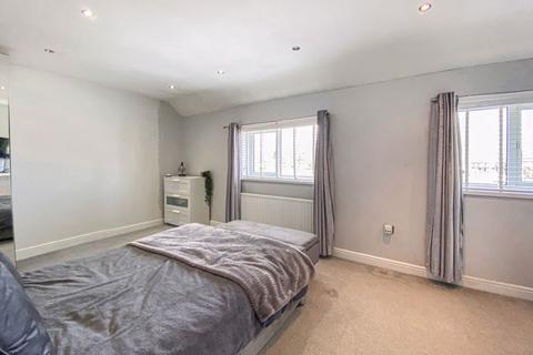 18 Annalee Road, South Ockendon, RM15 5BY