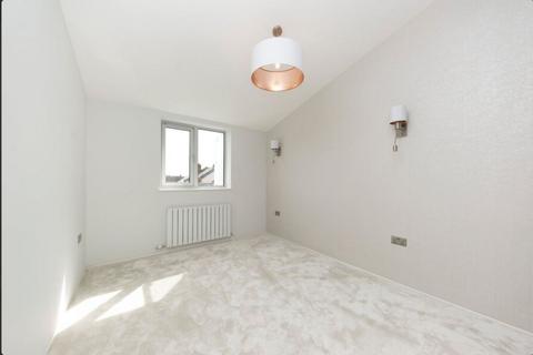 2 bedroom flat to rent, Lambton Road, Raynes Park, London
