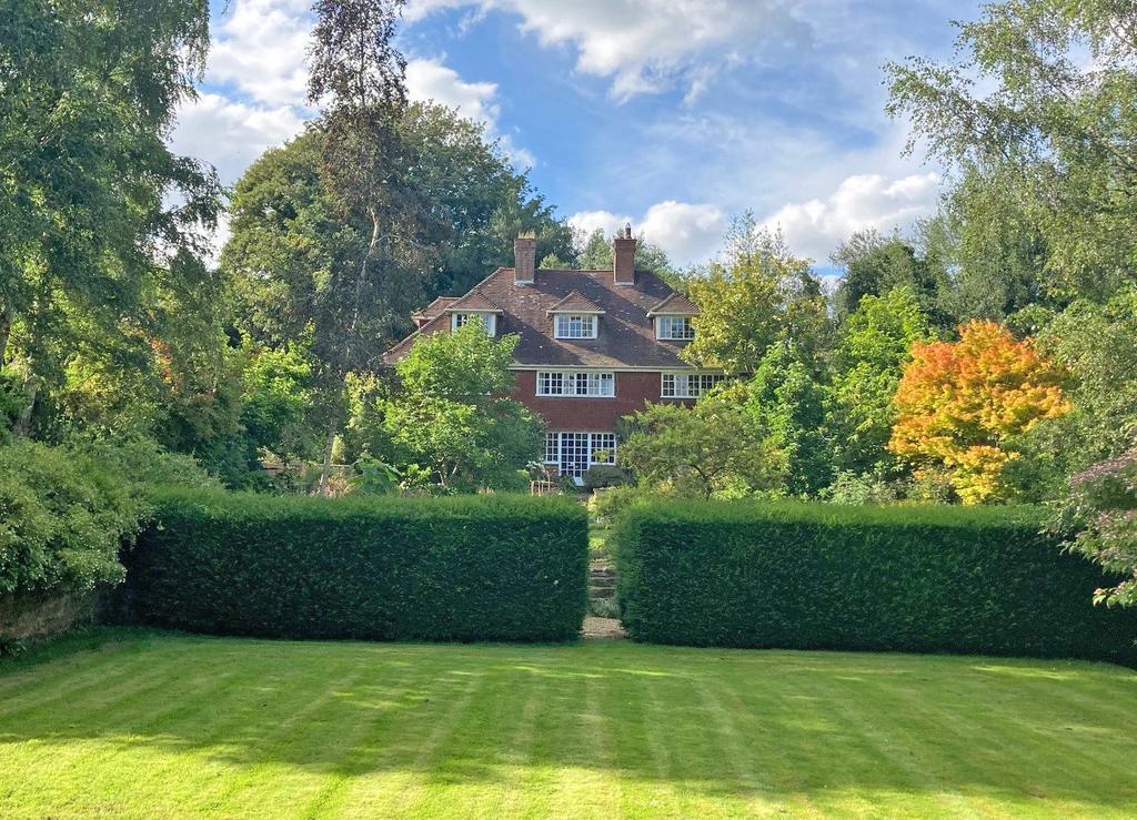 High Street, Guilsborough, Northamptonshire, NN6 6 bed detached house