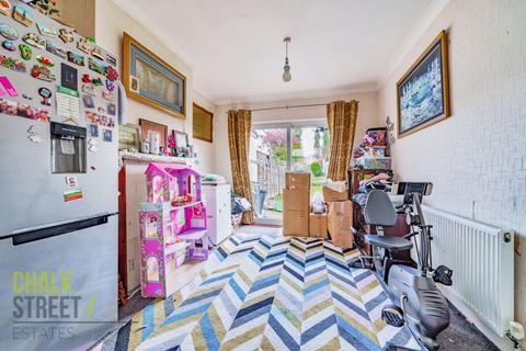 3 Tennyson Way, Hornchurch, RM12 4BU