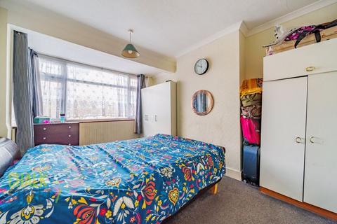 3 Tennyson Way, Hornchurch, RM12 4BU
