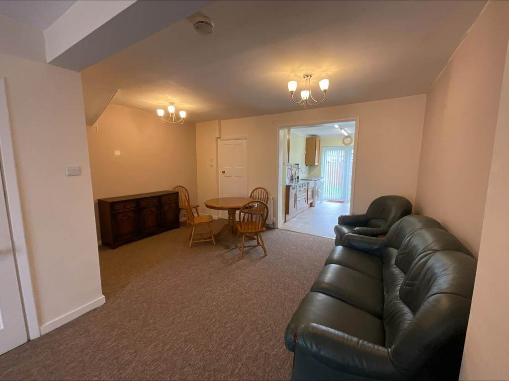 Dawson Avenue, Barking, 2 bed house £1,650 pcm (£381 pw)