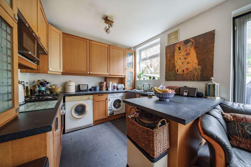 Milton Road, Caterham CR3 3 bed end of terrace house £450,000