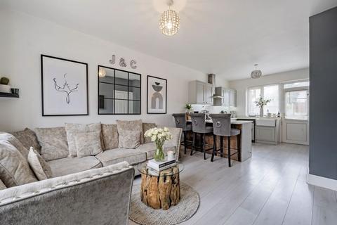 35 Oak Road, Caterham, CR3 5TT