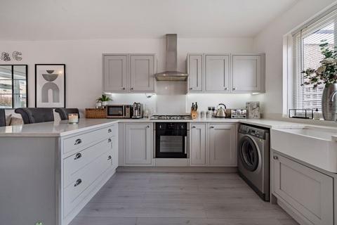 35 Oak Road, Caterham, CR3 5TT