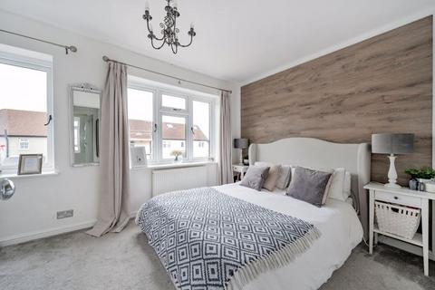 35 Oak Road, Caterham, CR3 5TT