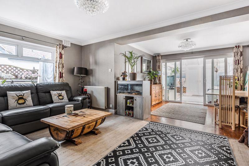 Caterham Drive, Coulsdon CR5 4 bed semidetached house £570,000