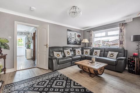 195 Caterham Drive, Coulsdon, CR5 1JS
