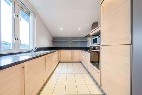 2 bedroom penthouse to rent, Park Lane, Croydon CR0