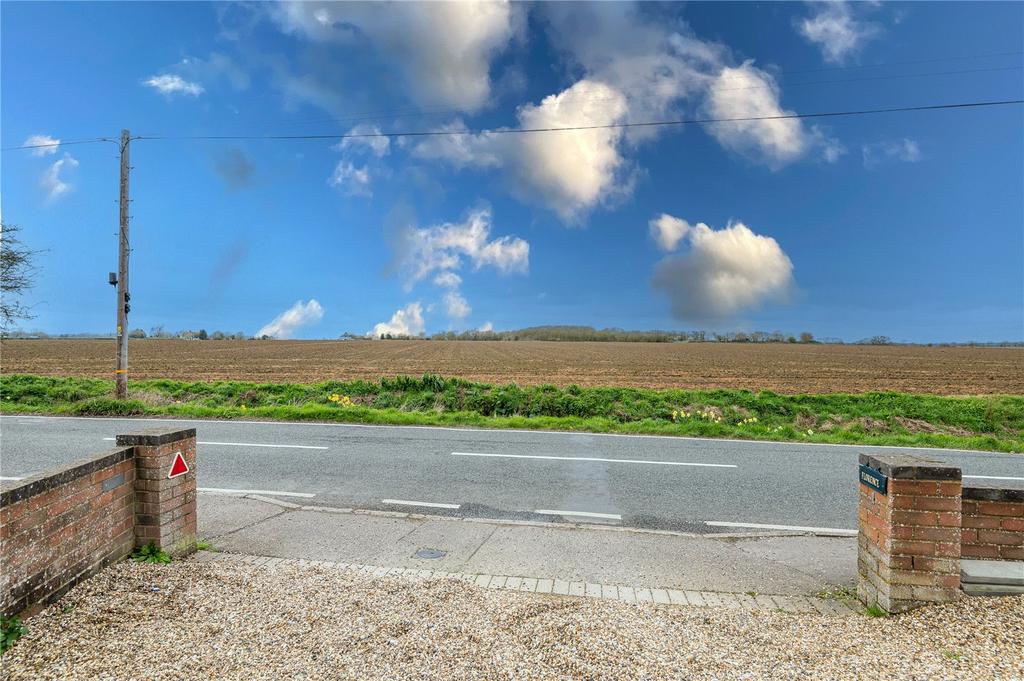 Barling Road, Barling Magna, SS3 3 bed semidetached house for sale £