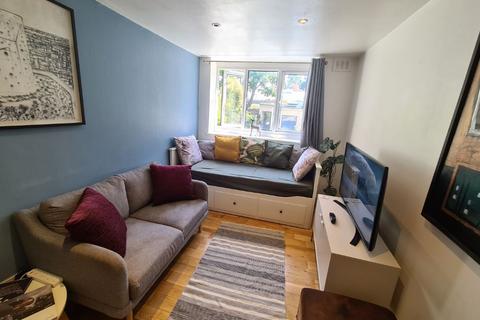 1 bedroom flat to rent, Flat , Russell Court, - Hammersmith Grove, London