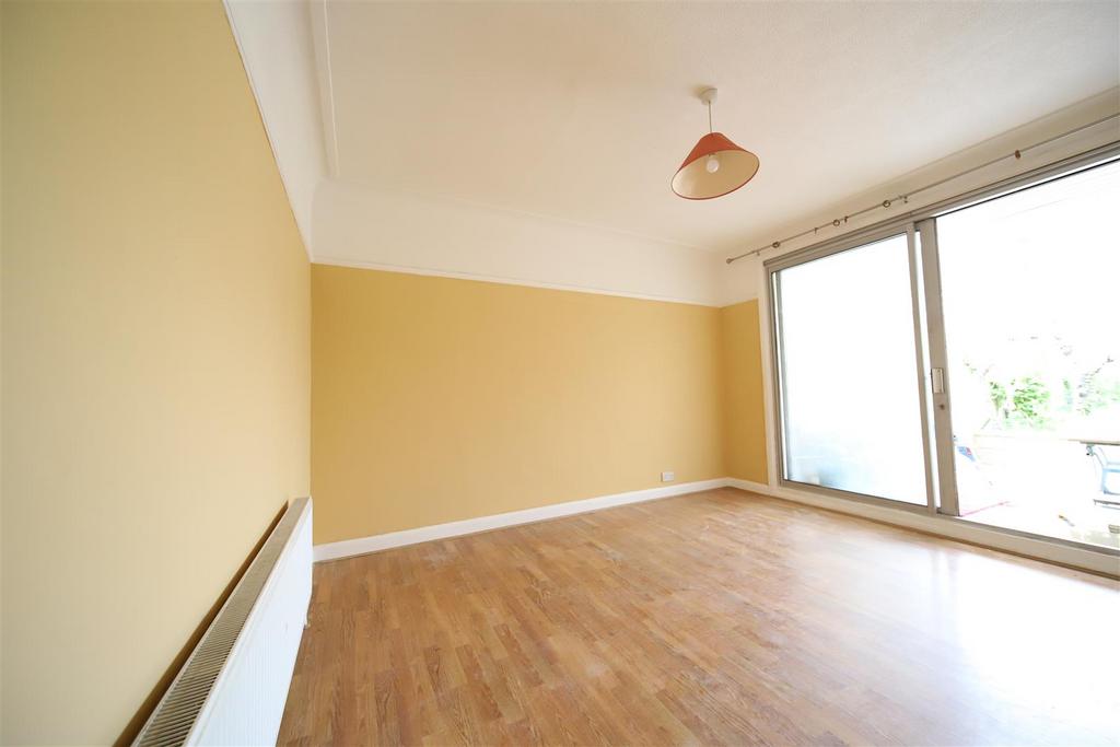 Ladysmith Road, Enfield 3 bed terraced house £1,900 pcm (£438 pw)