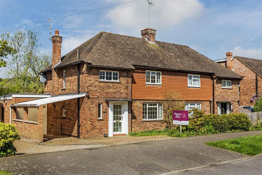 Central Way, Oxted 4 bed semidetached house £2,500 pcm (£577 pw)