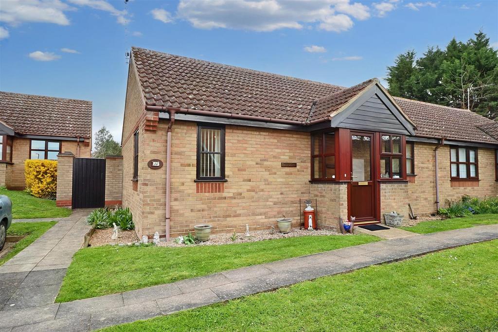 Marlborough Court, Lowestoft 2 bed semidetached bungalow £130,000