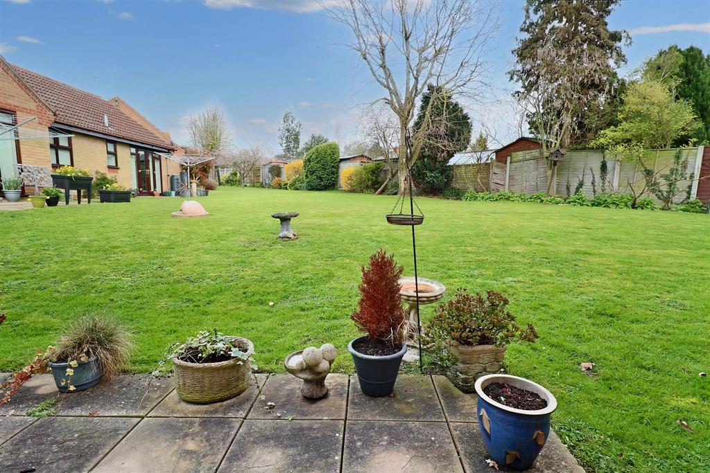 Marlborough Court, Lowestoft 2 bed semidetached bungalow £130,000