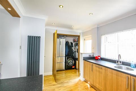 61 Barnsley Road, Darfield, Barnsley, S73 9PD