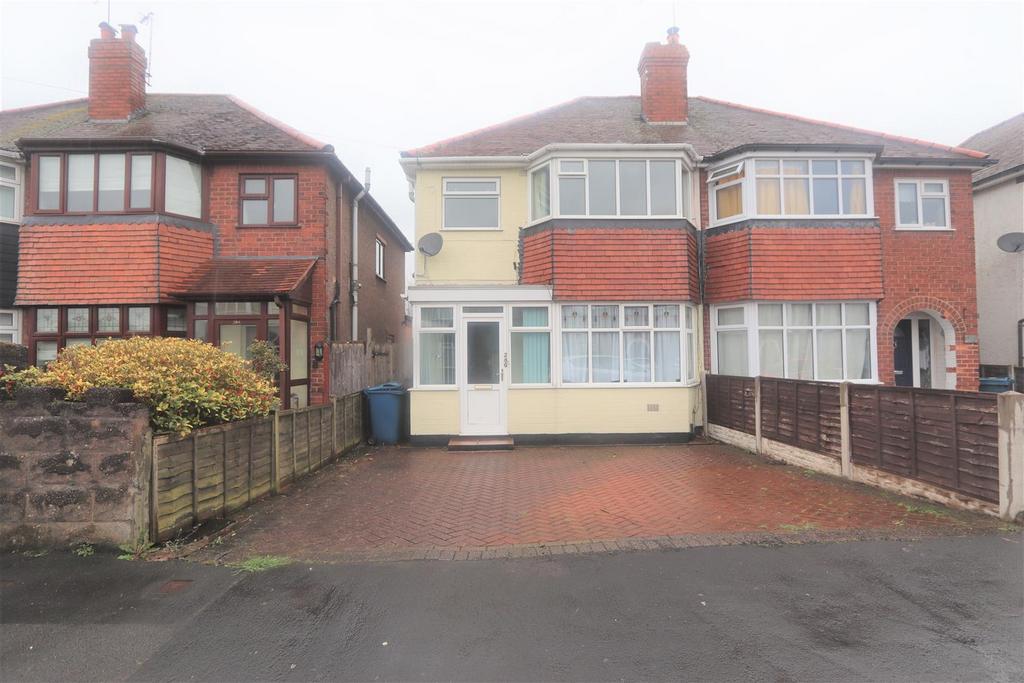 Oxford Gardens, Stafford 3 bed semidetached house £950 pcm (£219 pw)