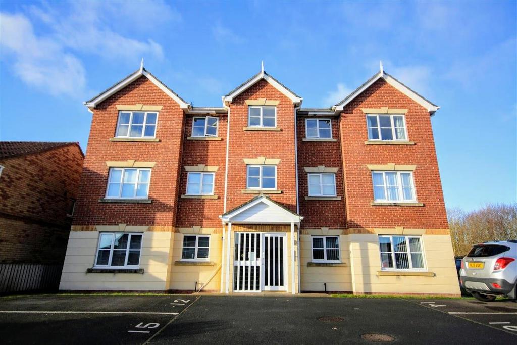 Glamis Court, Woodstone Village 2 bed flat £695 pcm (£160 pw)