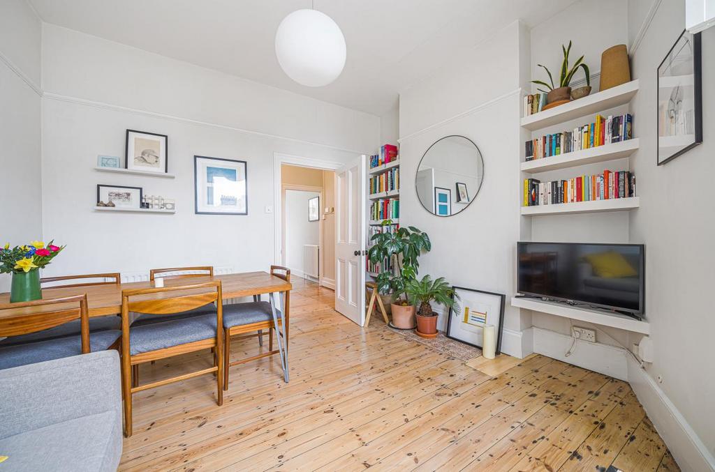 Elmer Road, London, SE6 2ER 2 bed flat for sale £400,000
