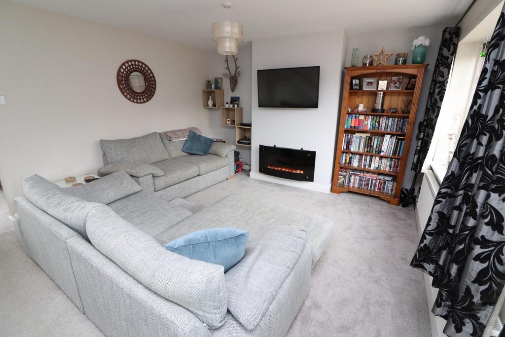Kestrel Close, Chipping Sodbury, Bristol 3 bed house £335,000