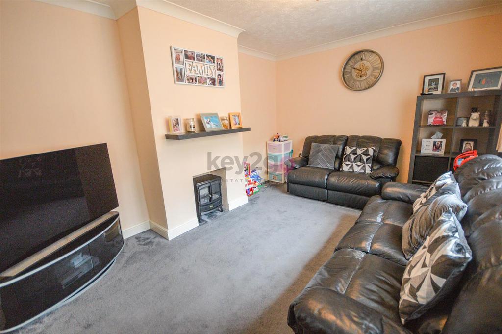 Cotleigh Drive, Hackenthorpe, Sheffield, S12 3 bed semidetached house