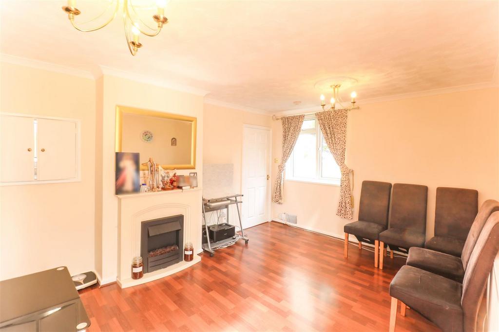 Westfield, Harlow 2 bed detached house £400,000