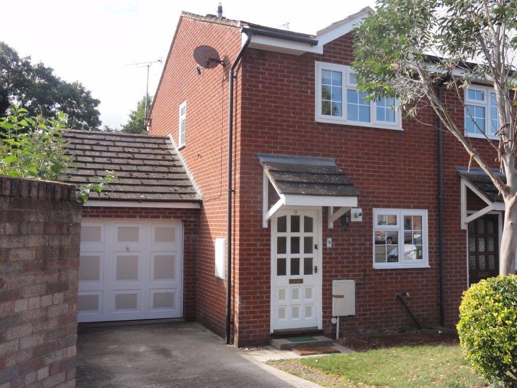 Westholme Road, Belmont 2 bed semidetached house £795 pcm (£183 pw)