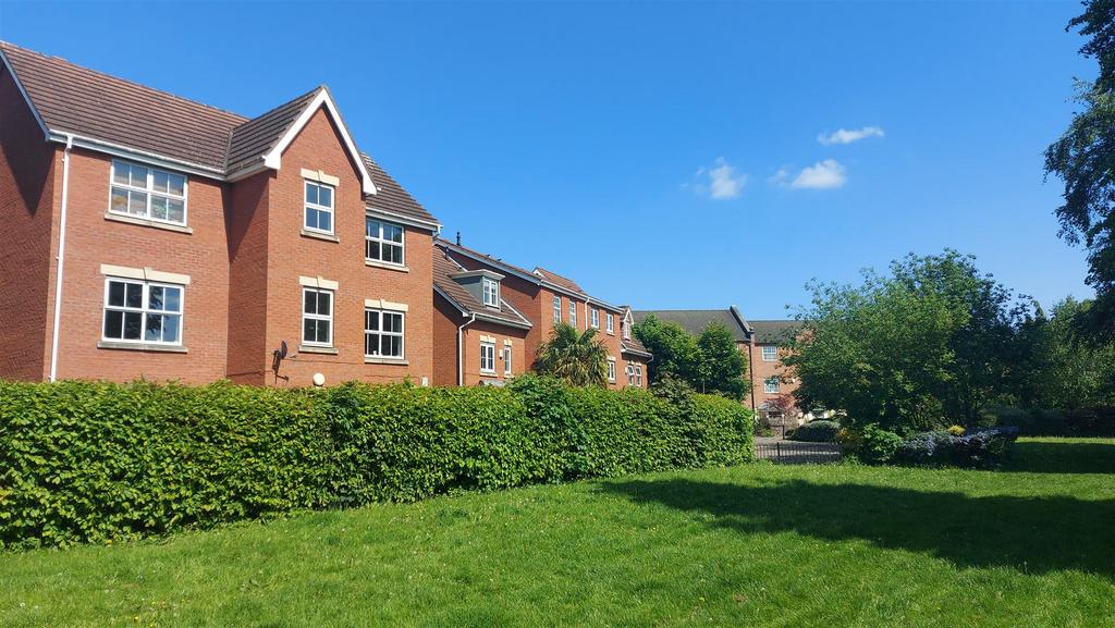Princess Drive, Boroughbridge Road 2 bed flat £185,000