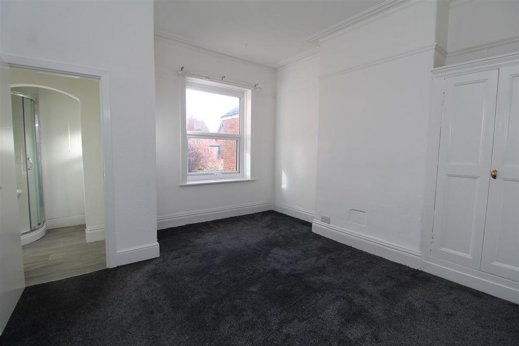 Flat 2, 17a All Saints Road, Lytham... 1 bed property £435 pcm (£100 pw)
