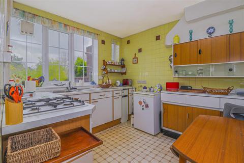 27 New Road, Broxbourne, EN10 7LN