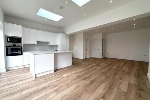 4 bedroom semi-detached house for sale - Park Avenue, Potters Bar