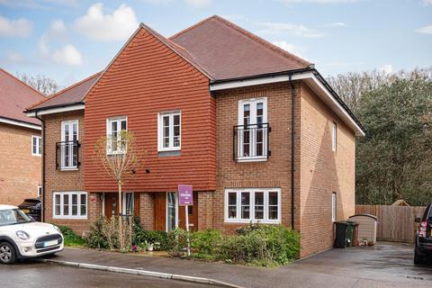 12 Dover Road, Tadworth, KT20 5FN