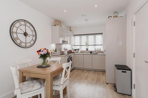 12 Dover Road, Tadworth, KT20 5FN