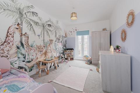 12 Dover Road, Tadworth, KT20 5FN