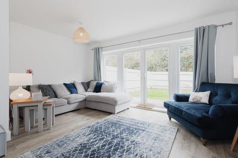 12 Dover Road, Tadworth, KT20 5FN