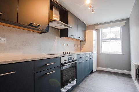 2 bedroom flat to rent - Shipton House, Cobham Way, York, YO30 5NT