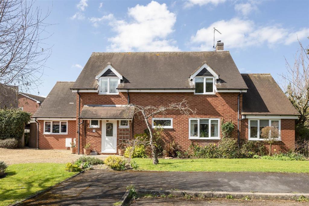 Holly Lodge, Wellesbourne, Warwick 3 bed detached house for sale £540,000