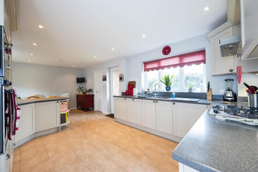 Holly Lodge, Wellesbourne, Warwick 3 bed detached house for sale £515,000